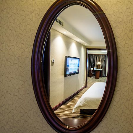Leeden Hotel Chengdu Bagian luar foto